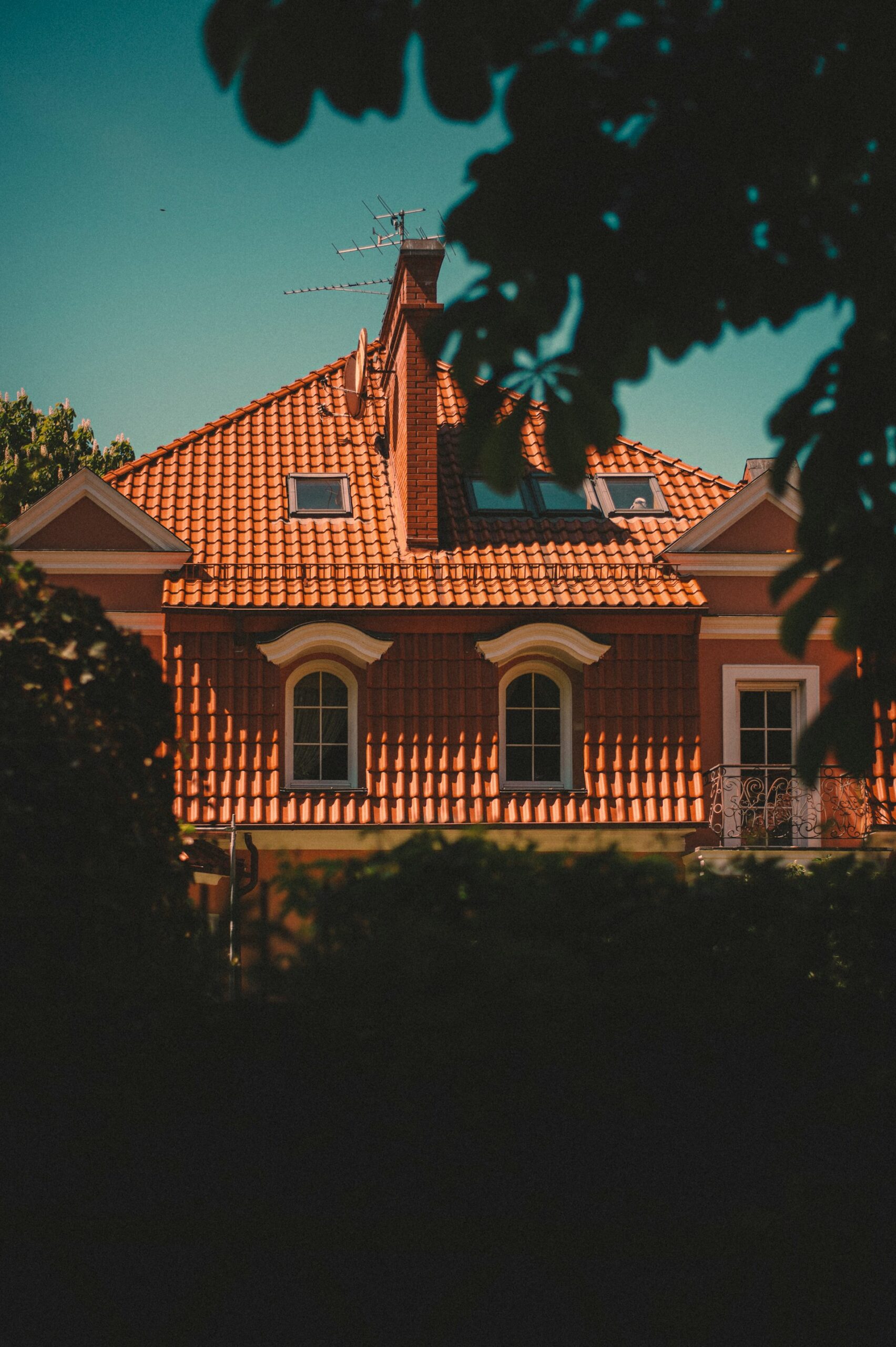 Brown and white concrete house